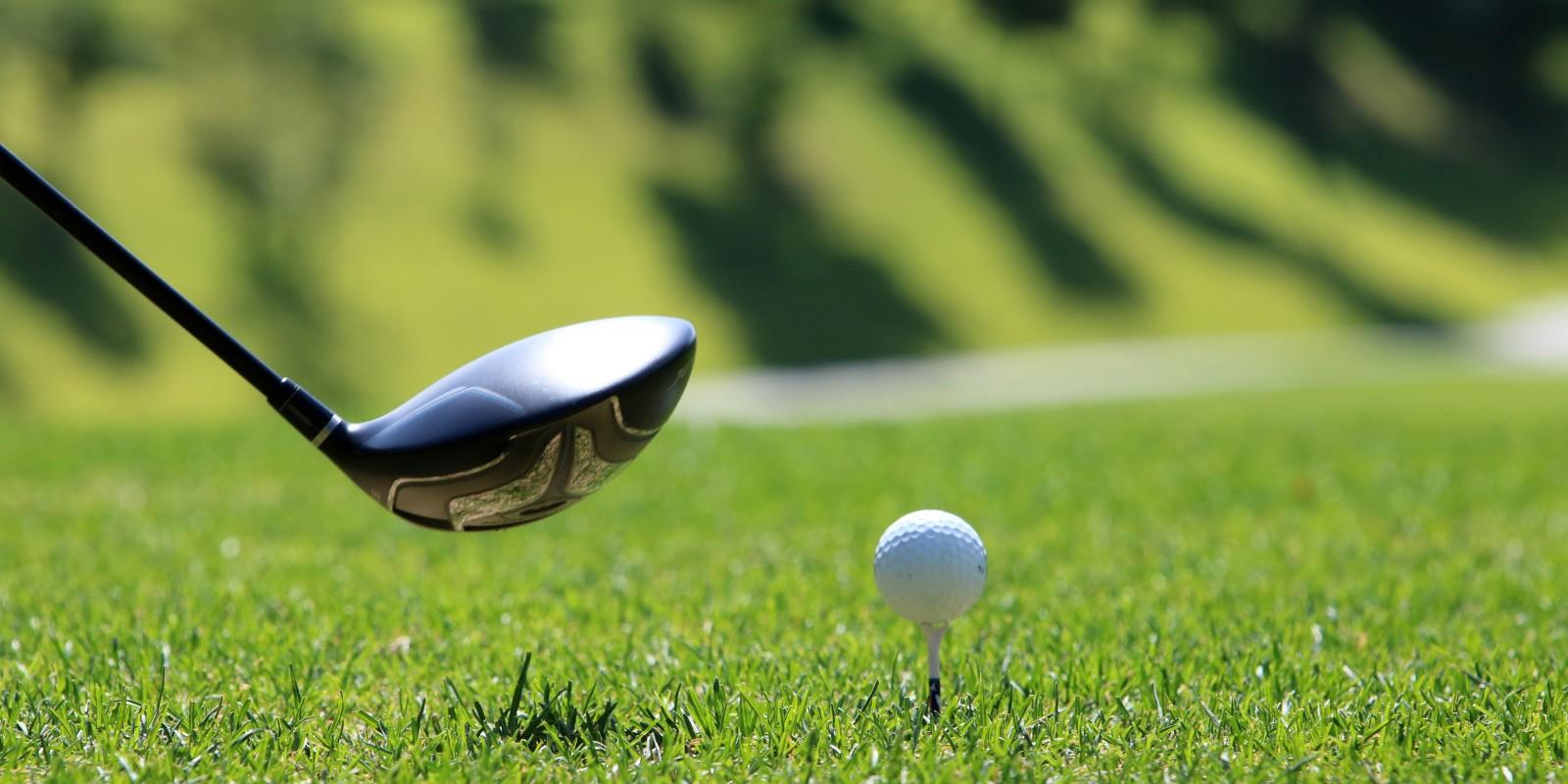 Propiedades con Campo de Golf: Inversión de Alto Nivel